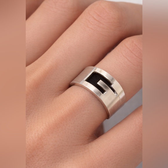 Gucci Other - Gucci Silver Band Ring